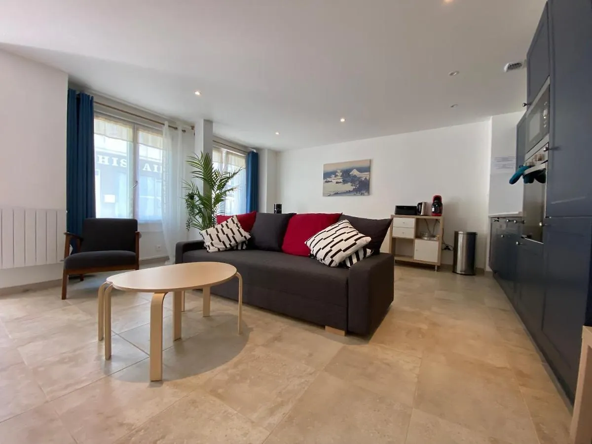 Vichy Centre ville - Gare - Parc des sources 0*,  France